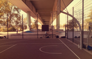 Basketball unter der Zoobrücke