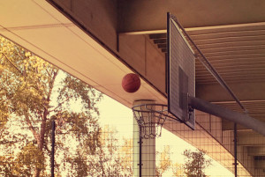 Basketball unter der Zoobrücke